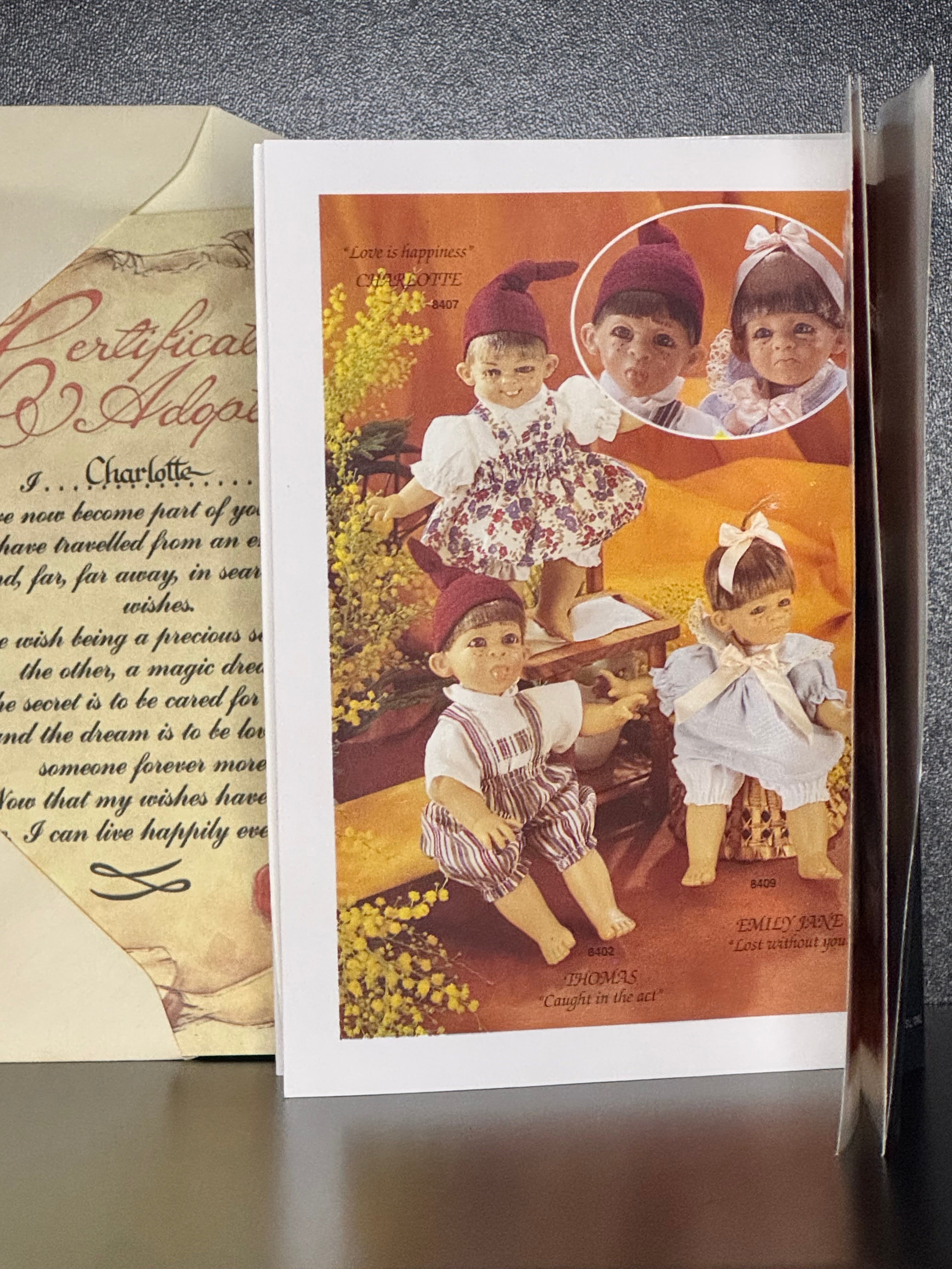 Poupée d'Artiste Vintage "Le Sourire Secret" | Poupée de Collection avec Étiquette d'Origine | Robe Florale