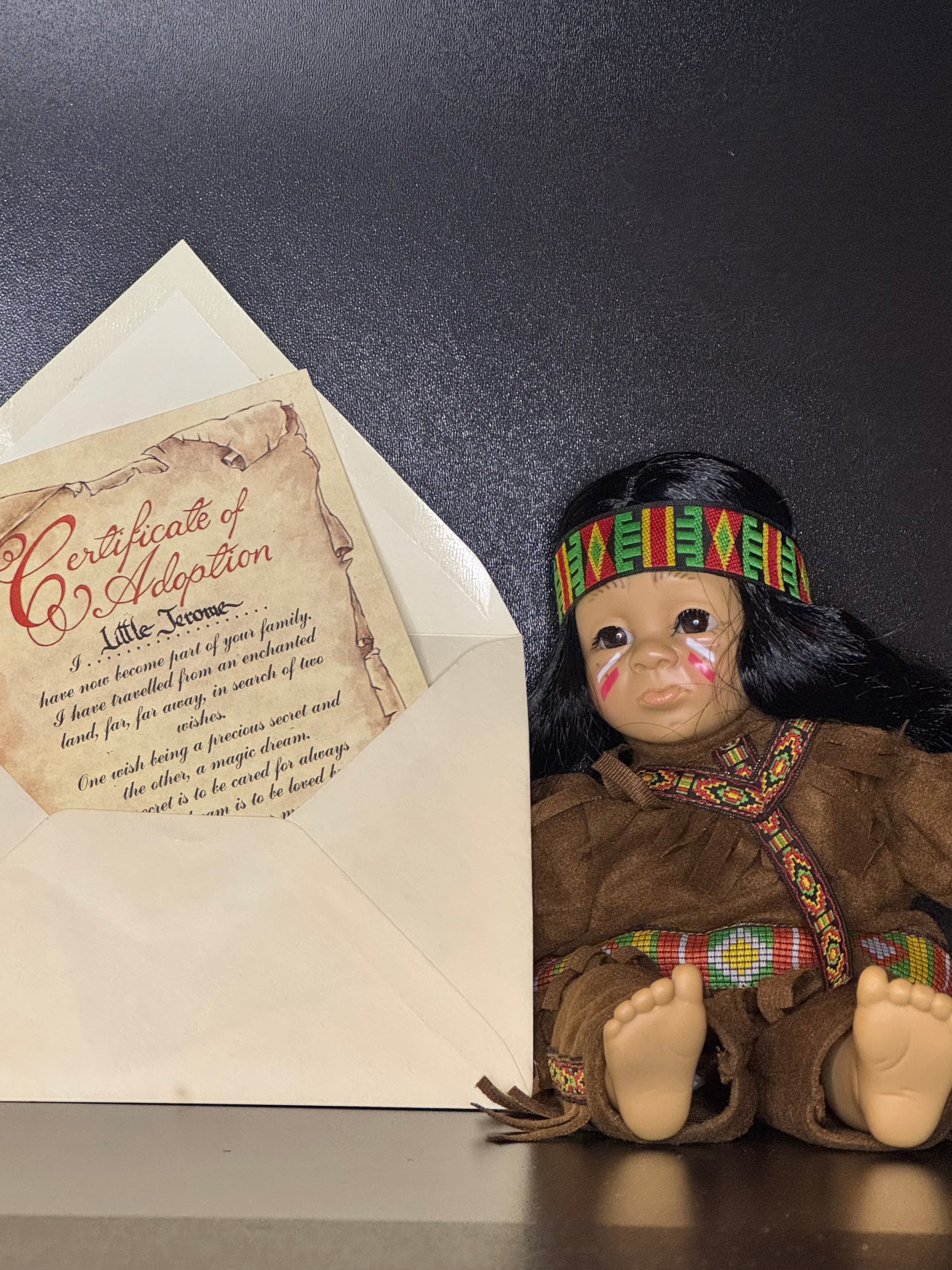 Poupée d'Artiste Thématique "Little Jerome" | Certificat d'Adoption Original | Costume en Suédine